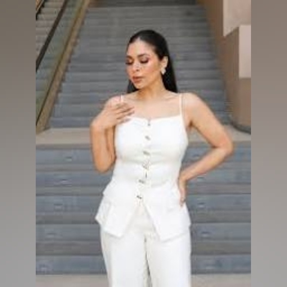 Fashion Nova Cream Linen Buttoned Tank Top - Crop - Picture 6 of 6